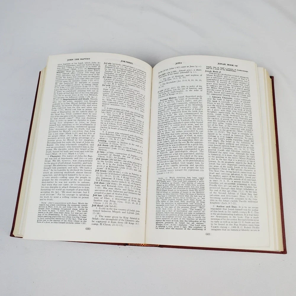 Vintage 1972 Printing Red Hardcover-Unger's Bible Dictionary-Moody Press